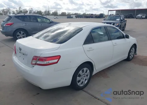 2010 Toyota Camry Le z USA, uszkodzony, nr VIN 4T1BF3EK7AU543080